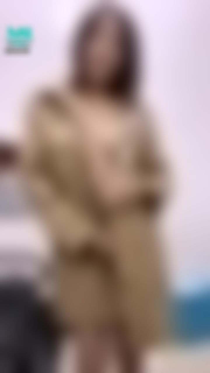 l******i : 必看🥺色情風衣裸露秀㊙️讓你不要不要的😍來抓我啊～～等你哦