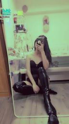 janicee : 像是穿皮靴的感覺,配上短褲的褲底,貼身性感💙
corset with leather stocking💫