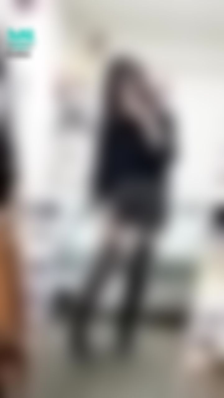 janicee : 短褲配🙈 🙉 🙊襪帶，絕對領域的性感💗
吊襪帶配上孔雀大腿襪，之前一直覺得吊襪帶只是情趣玩具，直到我買了會一直掉下去的膝上襪…🤣
萬聖節快樂😈😈
peacock stocking👠