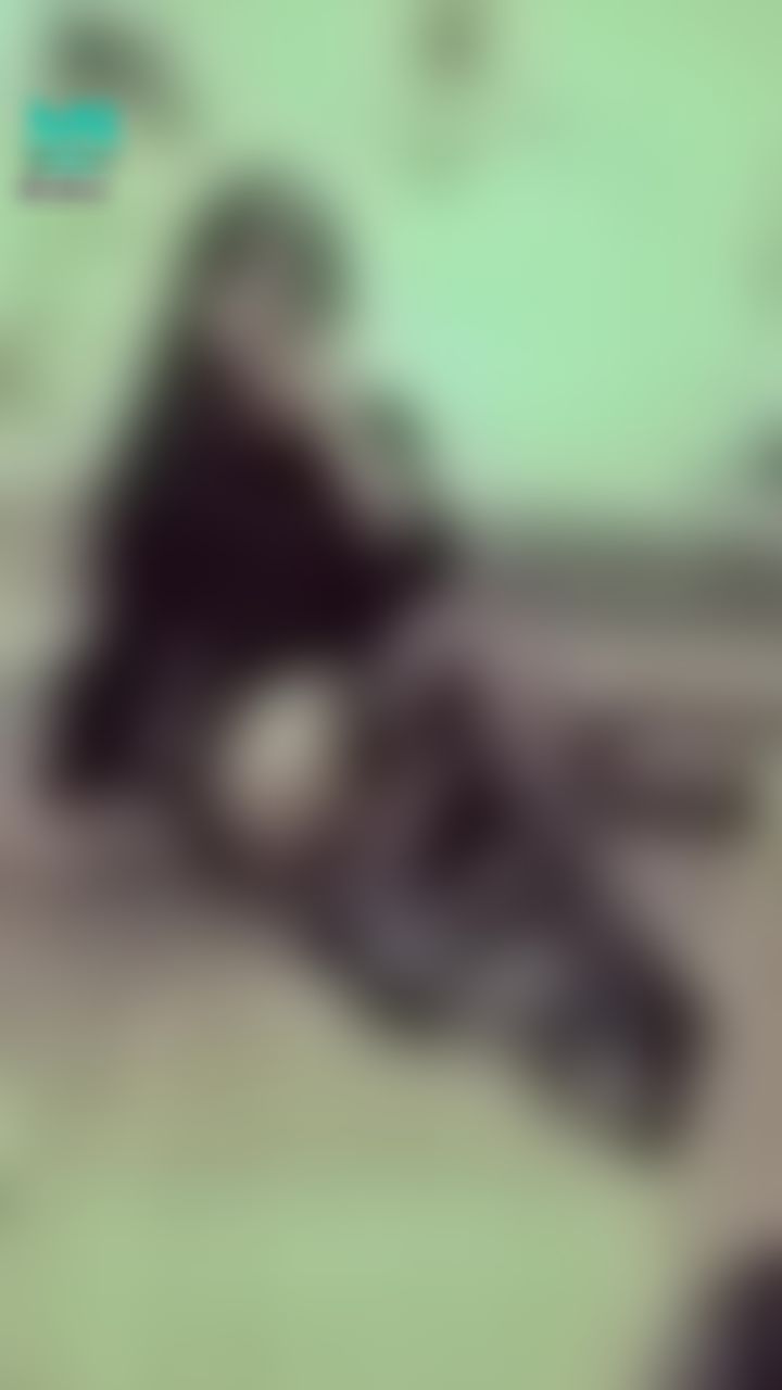 janicee : 短褲配🙈 🙉 🙊襪帶的背面，絕對領域的性感💗
吊襪帶配上孔雀大腿襪，之前一直覺得吊襪帶只是情趣玩具，直到我買了會一直掉下去的膝上襪…🤣
萬聖節快樂😈😈
peacock stocking👠