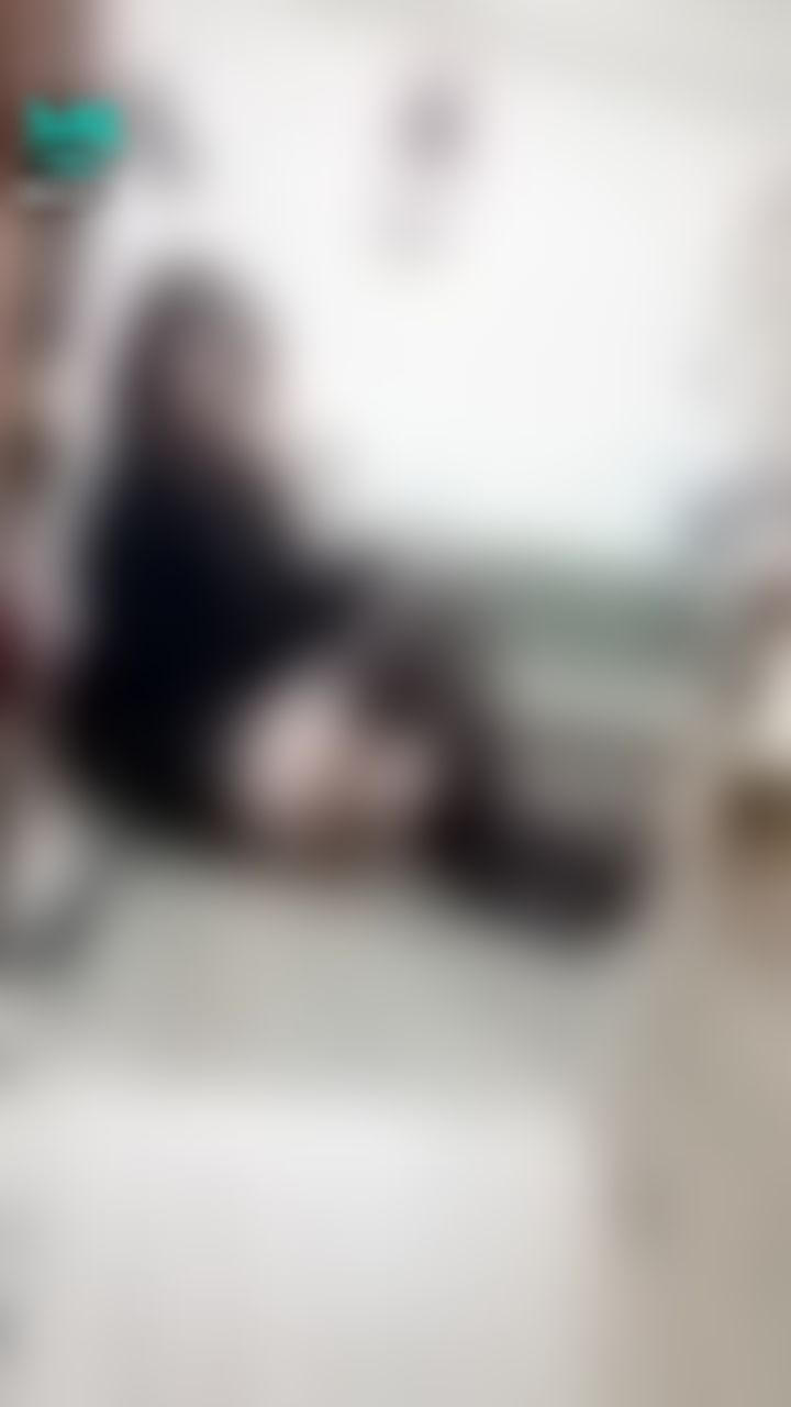 janicee : 束住絕對領域的吊襪帶，加上一條線，顯得更誘人💋
黑絲內的腳趾💚
之前一直覺得吊襪帶只是情趣玩具，直到我買了會一直掉下去的膝上襪，才知道它多重要🤣
萬聖節快樂😈😈
peacock stocking👠