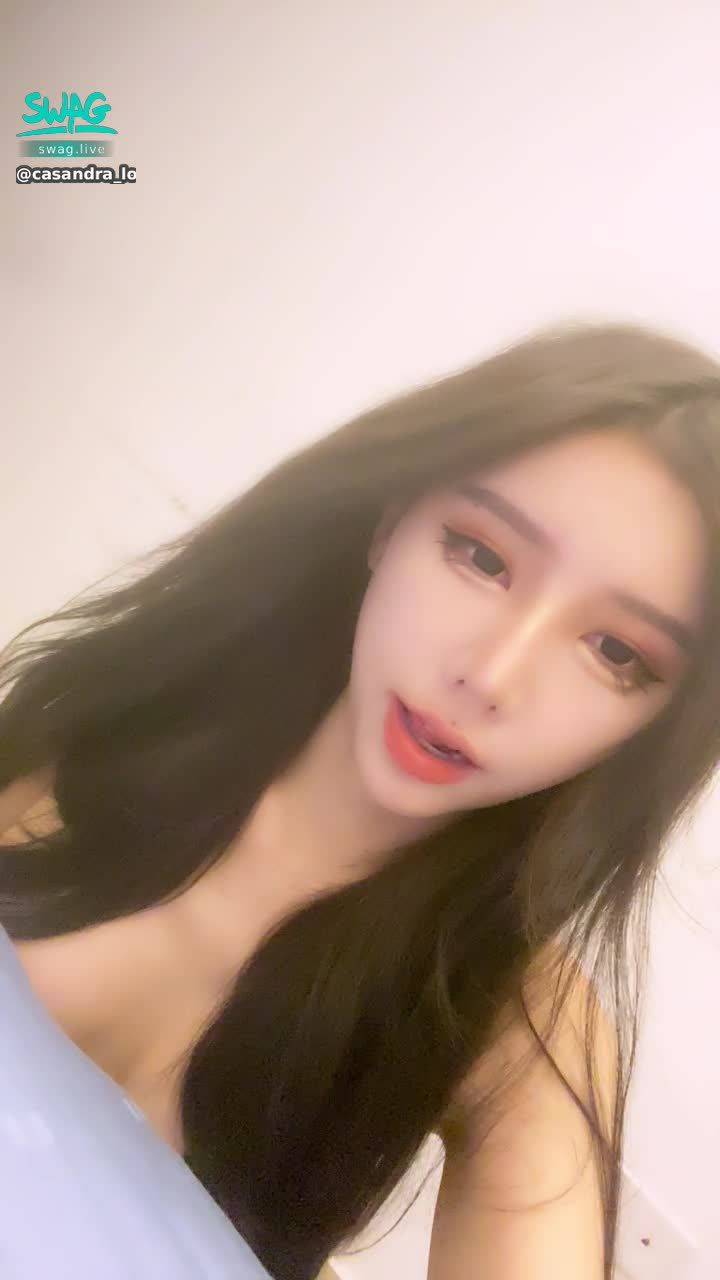 c**********w : 沒穿？