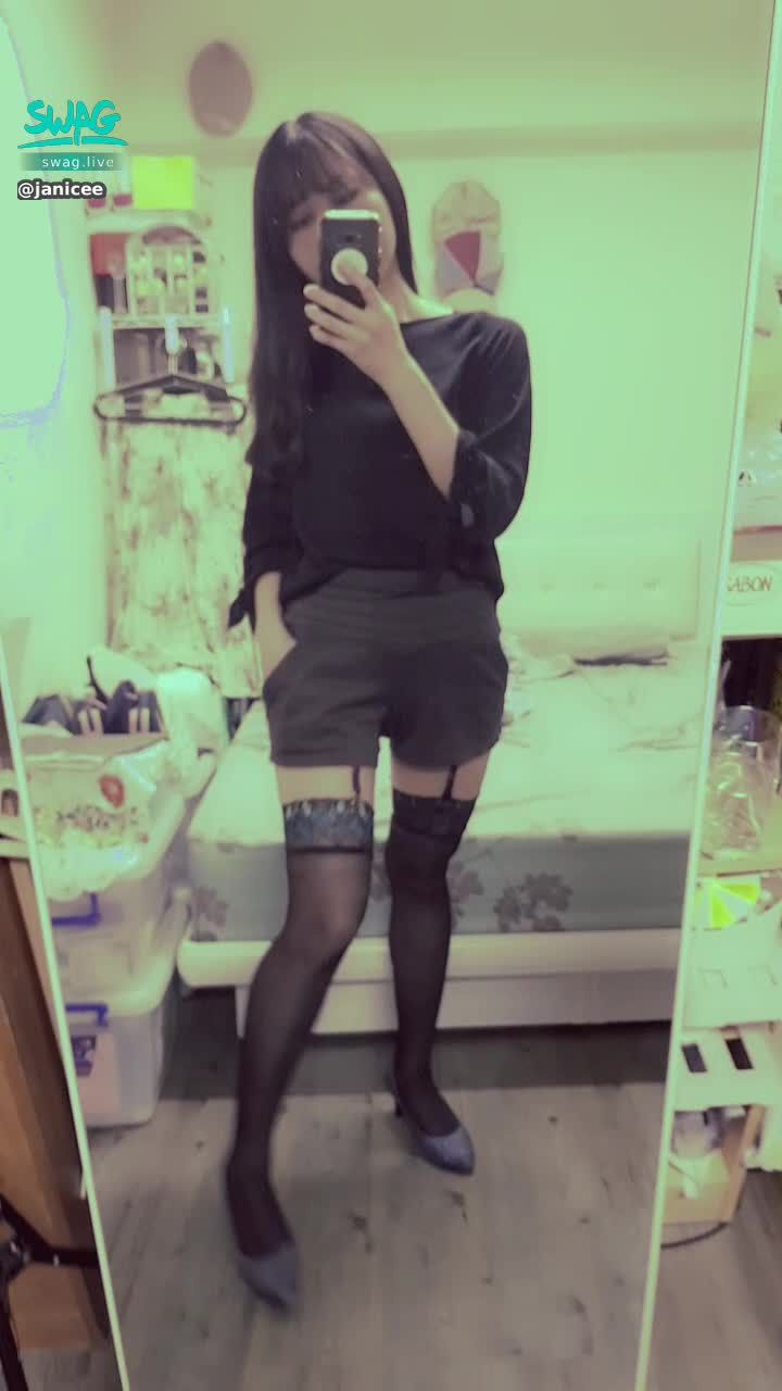 janicee : 誘人OL配🙈 🙉 🙊襪帶💚
吊襪帶終於不只是情趣玩具💓👠
peacock stocking🎀