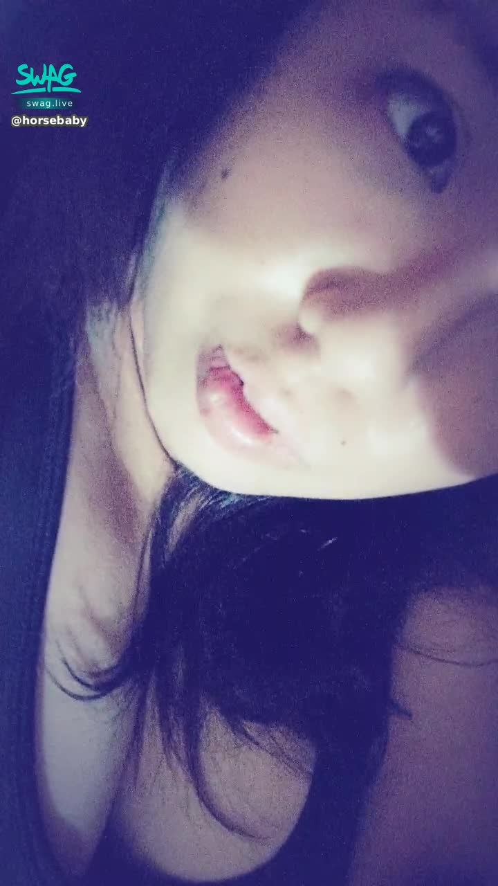 h*******y : 有點小呆樣的奈奈 最近累累的~😴
讓想我的哥哥弟弟看一下我😜