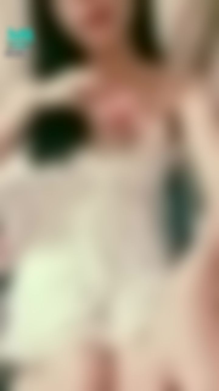 janicee : 誰能當你刺在胸口的玫瑰？💋
帶刺的美麗又性感💫
thorny yet seductive🌹