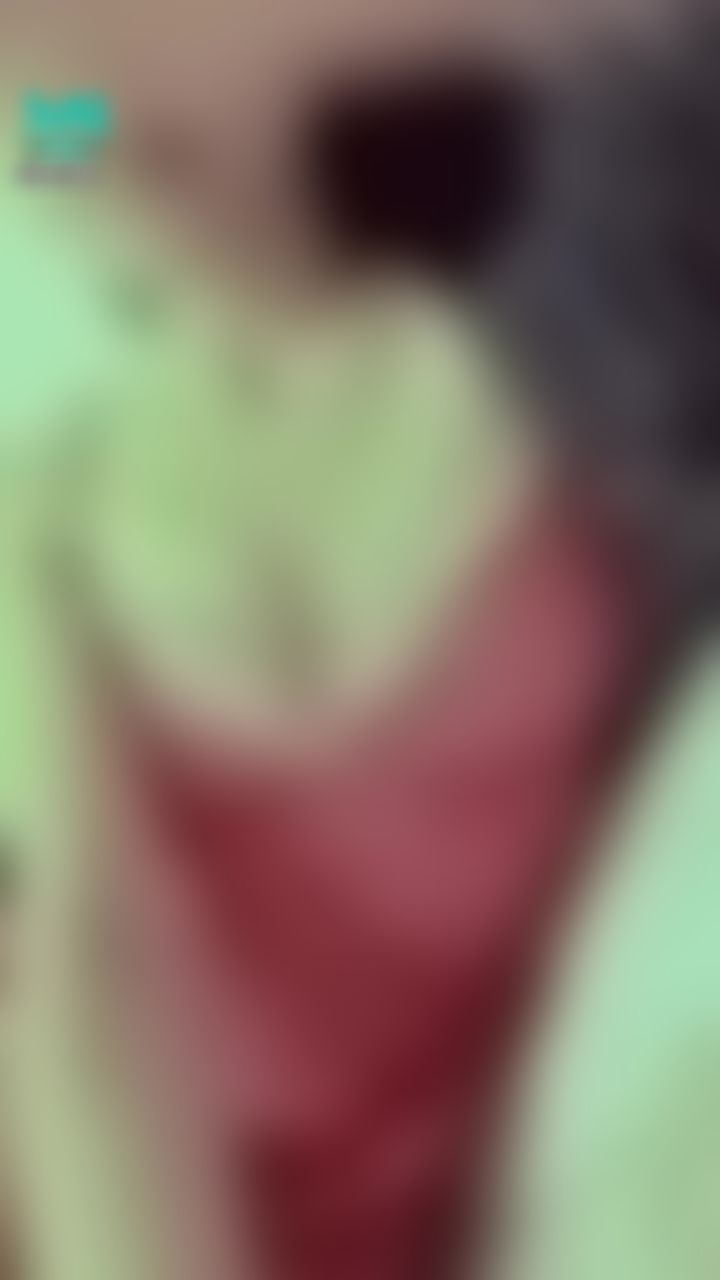janicee : 赤色夢境💋側躺時的胸型👀
低胸紅色睡衣搭配蕾絲邊🎀
腳又痛起來了😥
red temptation🌹