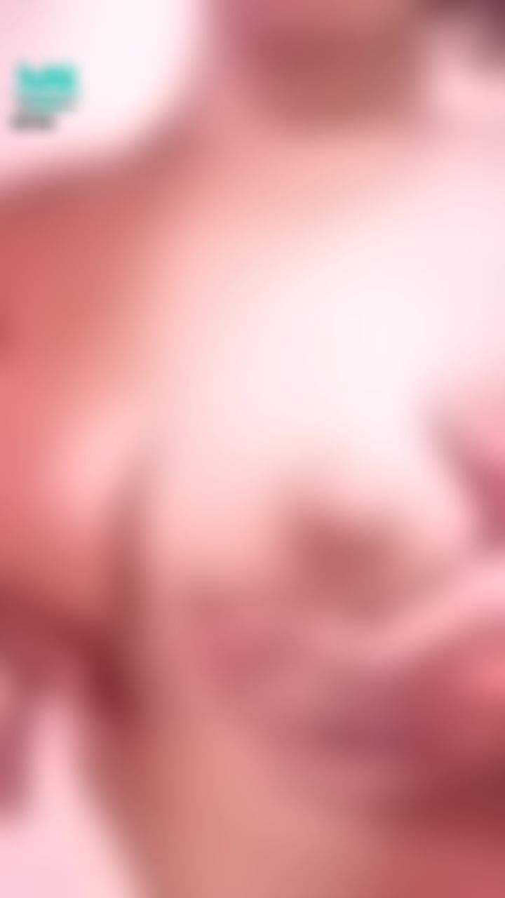 llullu : 想搓揉這雪白的大奶嗎😈粉紅的奶頭翹翹的😳