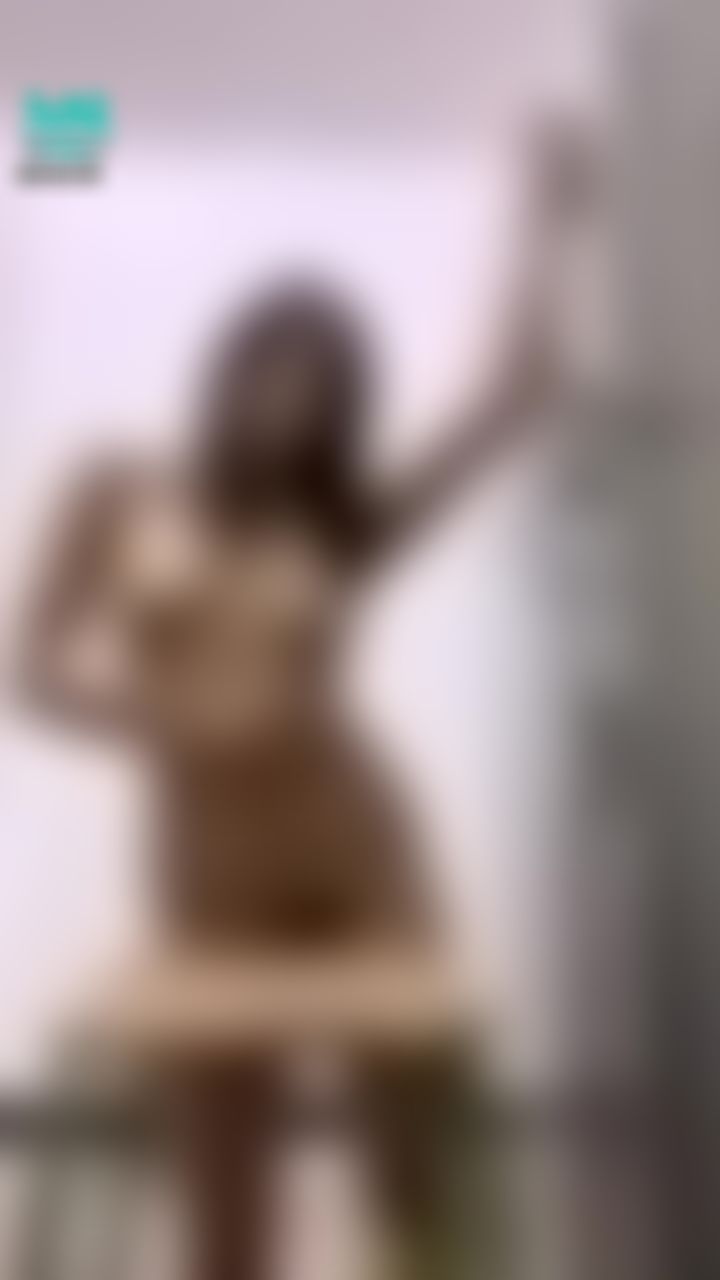l******i : 😈騷女的誘惑🔥冷冷的冬天要你看了滿身是火😍肉棒熱滾滾起來～
