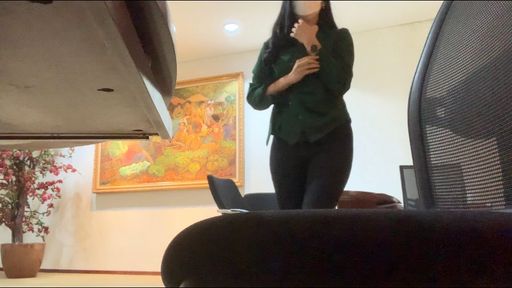 annatasya : If you horrny in office .
#office #formal #fuckme #pussywet #squirt #toilet