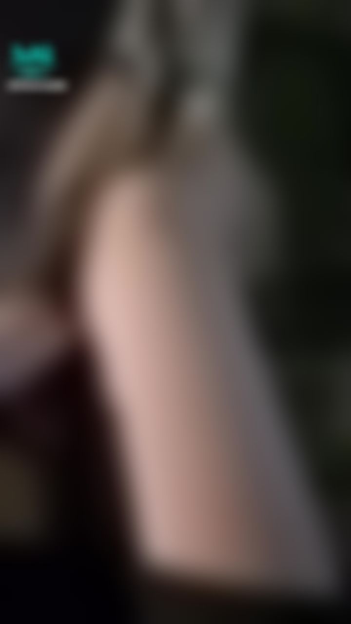  : 現在一個人穿著短裙坐在路邊🥺
裙子好短一直曝光好討厭
寶貝想看裙底嗎😍