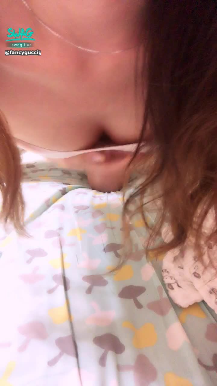 f************l : 白白姿勢以趴好❤️等哥哥大肉棒棒進來🔞💋