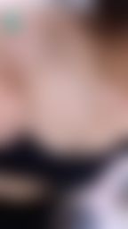 f************l : 雪嫩白白的胸上還你看到透出的血管🙈😳還露點了😈