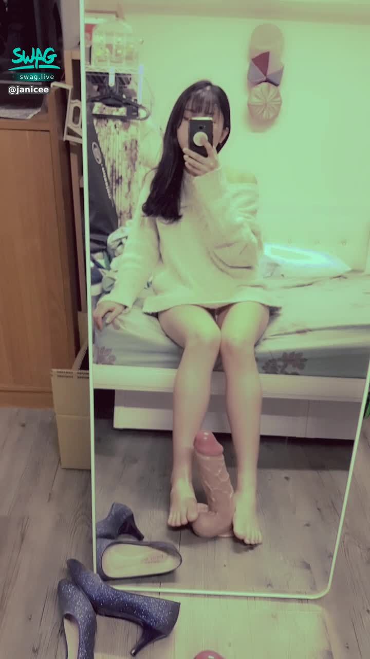 janicee : 寧芙被玩壞了來說故事🎀#8
人生何處不是舔懶呢?唉。
足交也許還不是最難過的事吧?😥