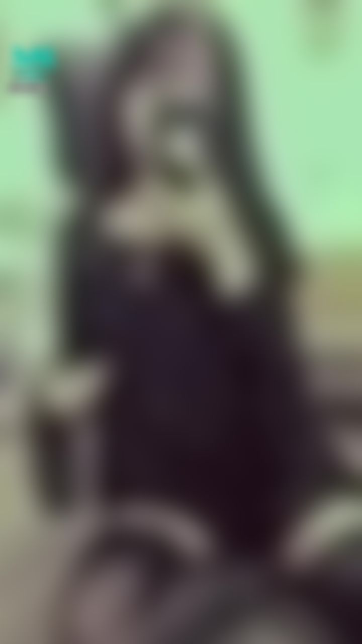 janicee : 解開綁帶，露出內襯的小可愛😈
透膚襯衫內的性感內著♥️
unpack💋