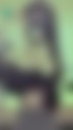 janicee : 黑長直的青春,配上性感露肩上衣💐
纖細腰線與肚臍,與發光的鎖骨💋
purely sexy🎀