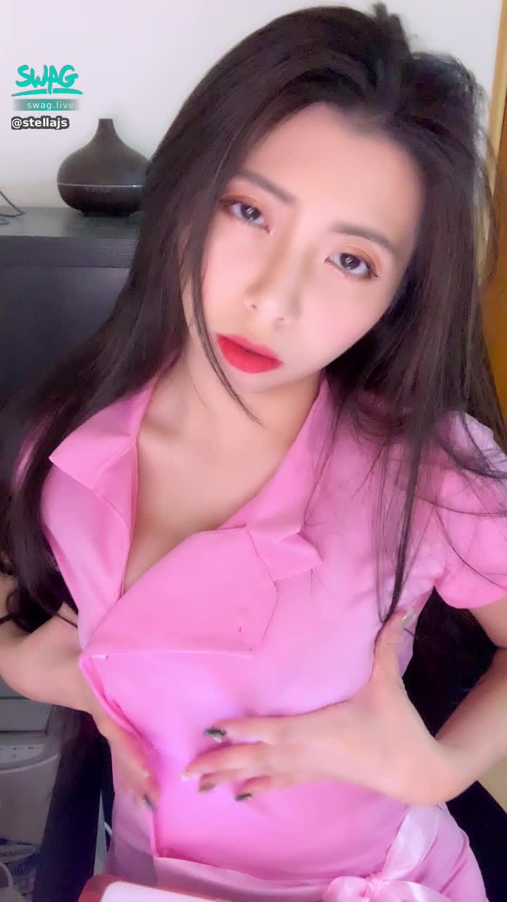  : 葡萄護士😈護士服底下的葡萄
