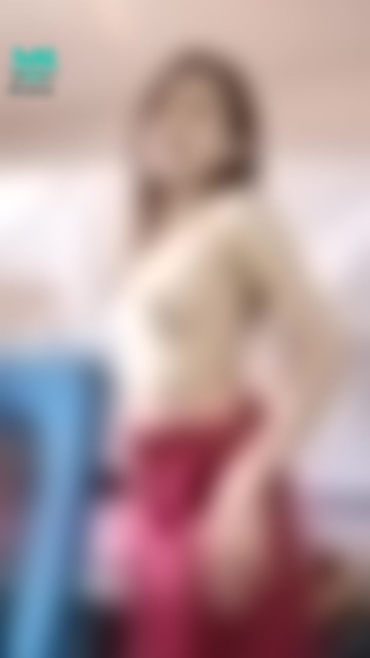  : 🔥 把睡衣脱下的整个过程💦💦 摸摸奶头，妞妞屁股🔥🔥 哥哥喜欢妹妹的身材吗？过了今晚，或者明天，妹妹会努力开播🤭🤭 给大家爽爽