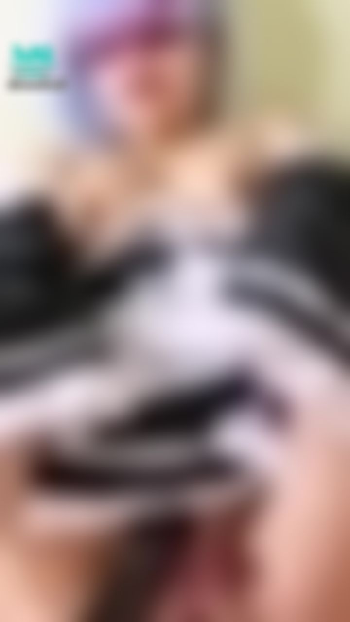 lovemilemile : 黑色大屌插入欠調教淫蕩小女僕😘好濕哦