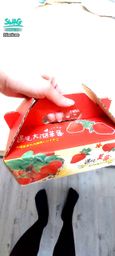 janicee : 連續幾天工作到天亮,生日也不例外,剛好收到粉絲的禮物,小確幸💕
