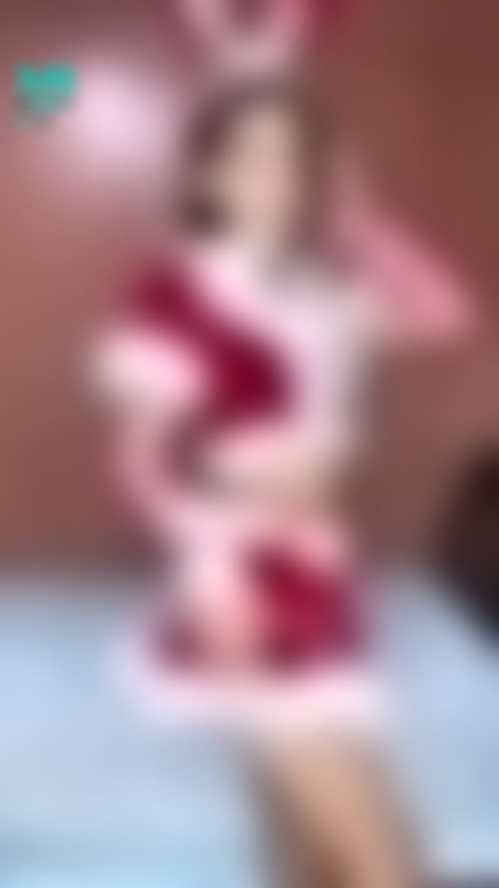 giajs : 今天一樣直接看小褲褲😳還是跟聖誕兔🐰配一套的喲😈😈