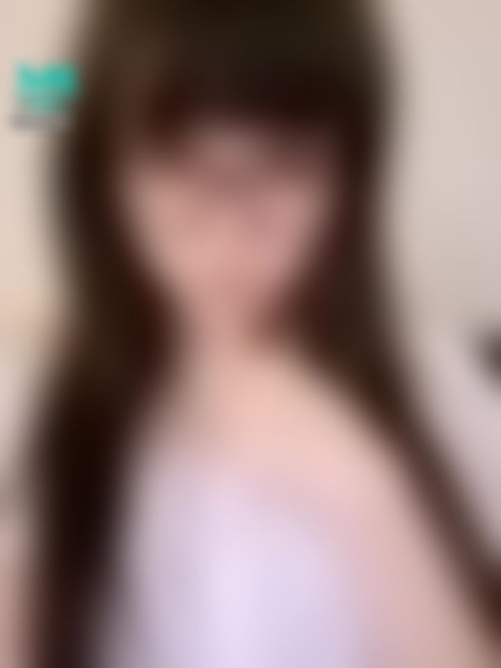  : 這樣的Q娜讓你一看再看
自己解開扣子...露出雪白美乳
臉控🥰奶控💕眼鏡控