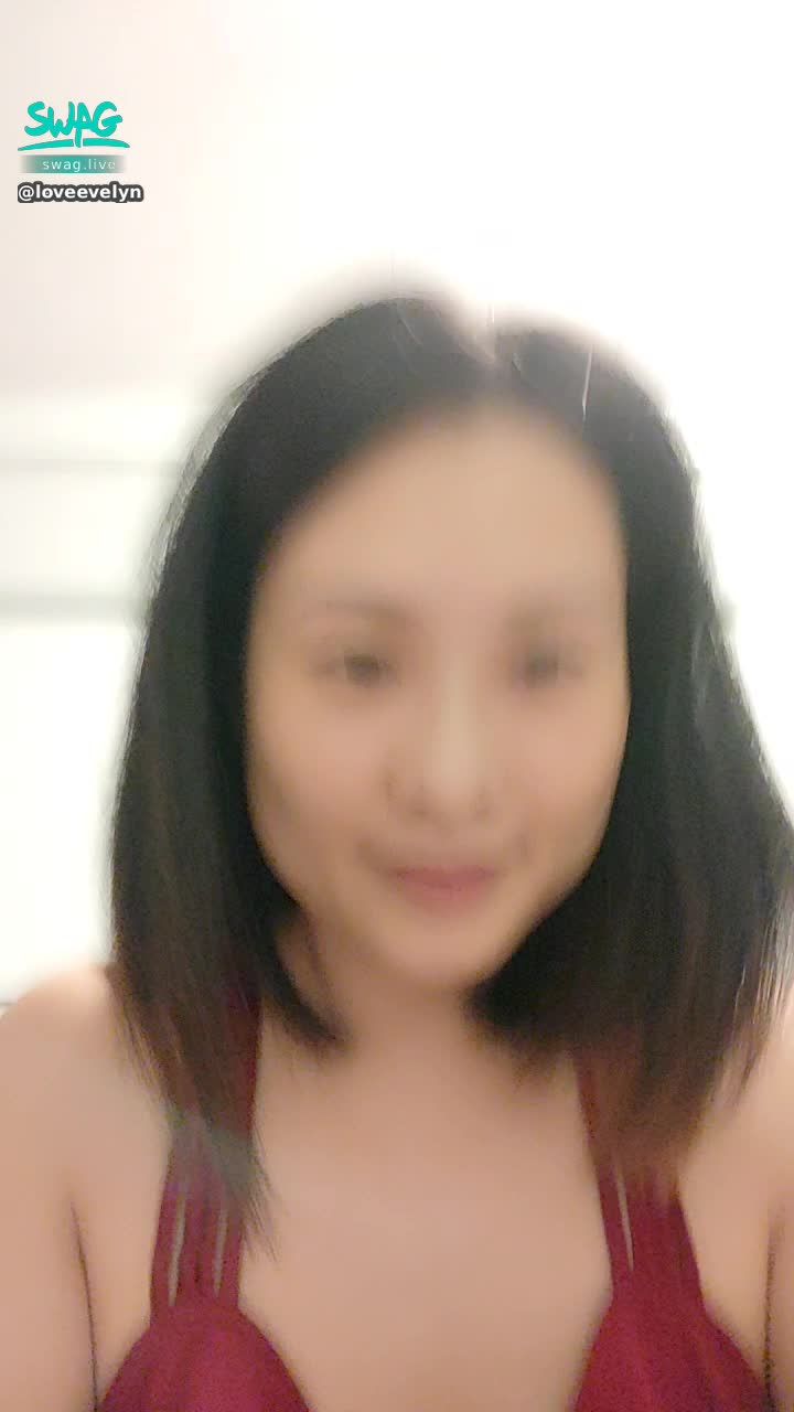 loveevelyn : 謝謝今天來看我和艾娃聯播的你
來幫我們看網路有沒有順
看我們是不是能順利達成門檻
意猶未盡的可以私訊我
2支棒棒口紅換我們兩個的片片喲