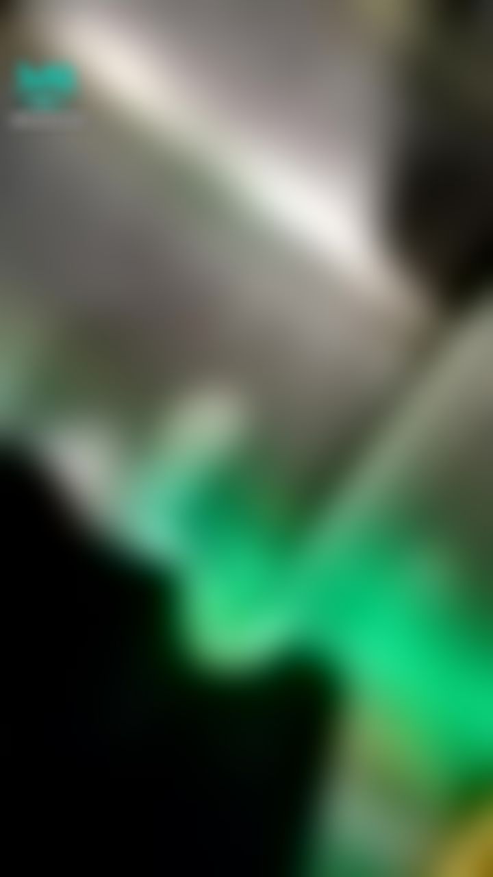  : 在捷運站這樣會被發現嗎？🤭🤭🤭