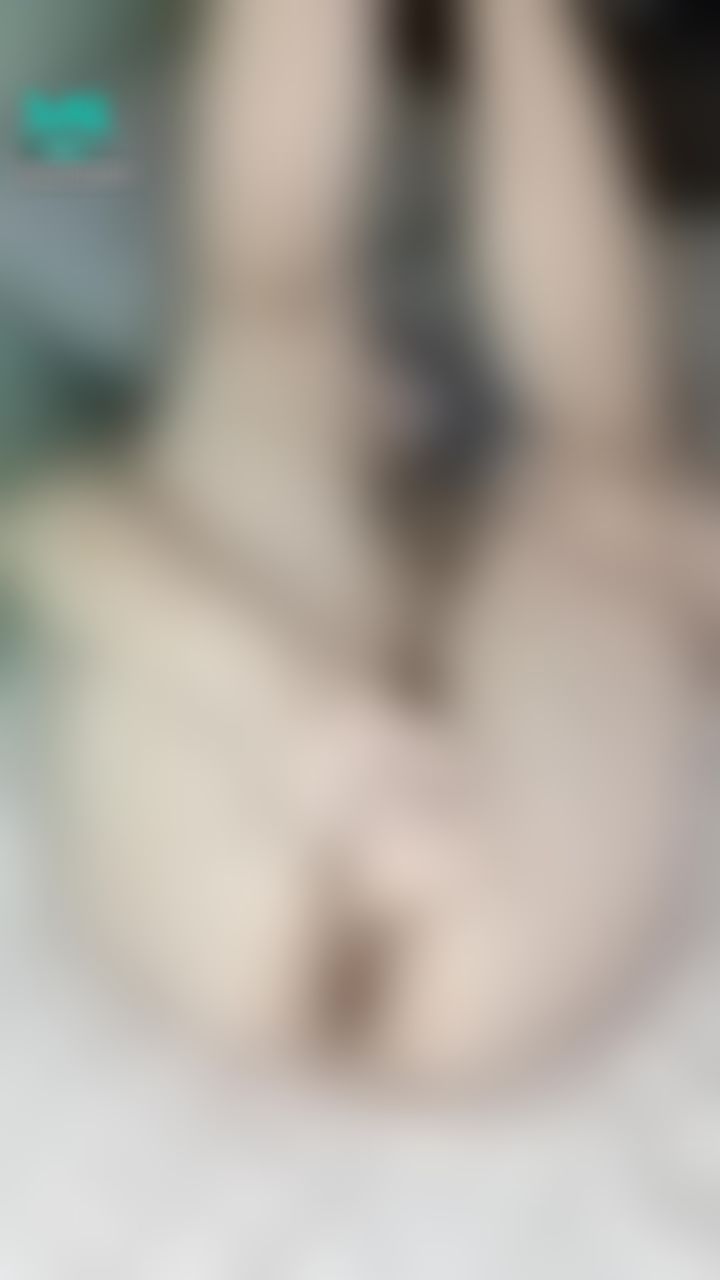 lovemilemile : 小穴愛液多到流到屁屁了🥰🥰🥰🥰