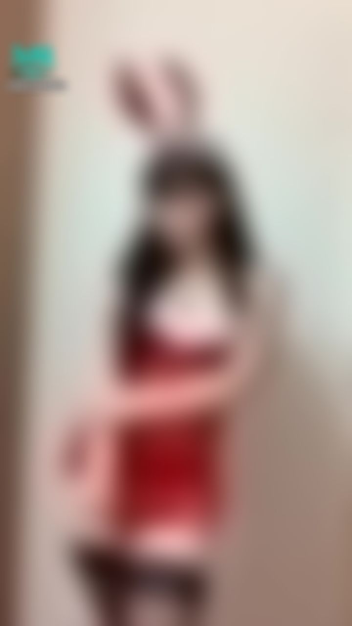  : 我是聖誕老公公派來給主人性福的奇蹟兔❤️
只是聖誕節過了，我卻被留下了
是否有主人願意賜予邦妮一絲絲的溫暖呢？