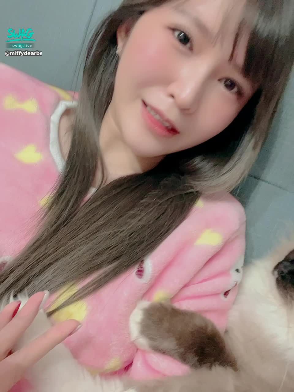 miffydearbebe : 跩的貓🐱 ⋯⋯🙄🙄