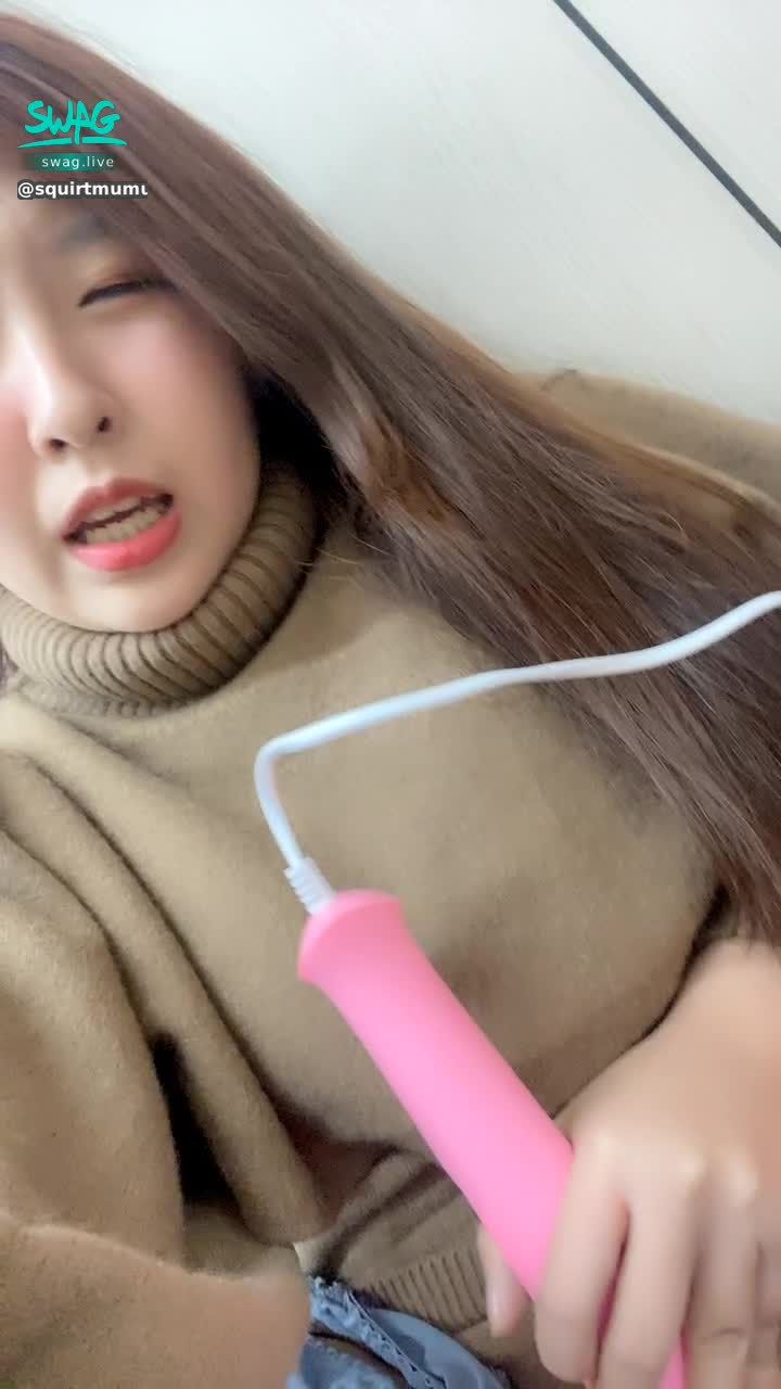 hua_063 : 天氣好冷 就是腰躲在家裡自慰❤️
🆕新片片🆕 https://5w.ag/3doT2sWEcCYJjobJA
雙馬尾特輯‼尻槍必解🆕️沈迷於自慰的少女x美尻x乳交 💥超淫蕩💥
🔥粉絲指定視角站著掰開美尻 讓屁眼與嫩穴同時被看光光🔥
今天又是當壞學生的一天,制服都穿好了..卻突然想要了…就開始在家瘋狂自慰..想像著與男人做愛…已經把要上課的事忘得一乾二淨 … 繼續沈迷於自慰🔞
#劇情純屬虛構
#美尻#掰穴#露臉三點全露#高潮#乳交#自慰#制服#學生妹#M字腿#狗爬式#抽插#陰蒂高潮#陰道高潮
解鎖🔓的寶貝 記得要按讚 截圖 私訊花花 還有隱藏版嗎內容❤️
片長: 13:35