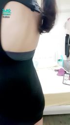 janicee : 高跟鞋與洋裝鏤空的性感曲線👠
換個視角👀
彎腰時危險而誘人😈
美背的肌膚💋
big hollow👀