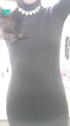 janicee : 戴上項鍊,伸個懶腰💋
誘惑的貼身曲線與雙唇♥️
粉絲指定的高跟鞋👀
貼身洋裝下的禁欲感👠