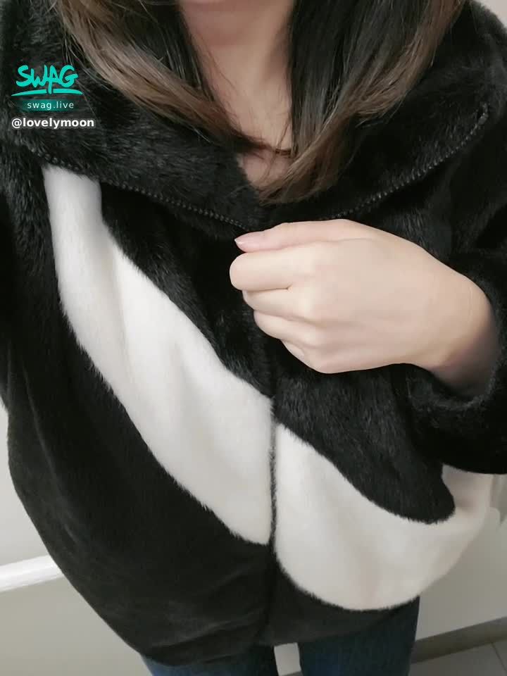 lovelymoon : 讓月兒用娃娃音跟奶子告訴你什麼叫反差
讓我當你的墮落天使，和你一起越來越興奮