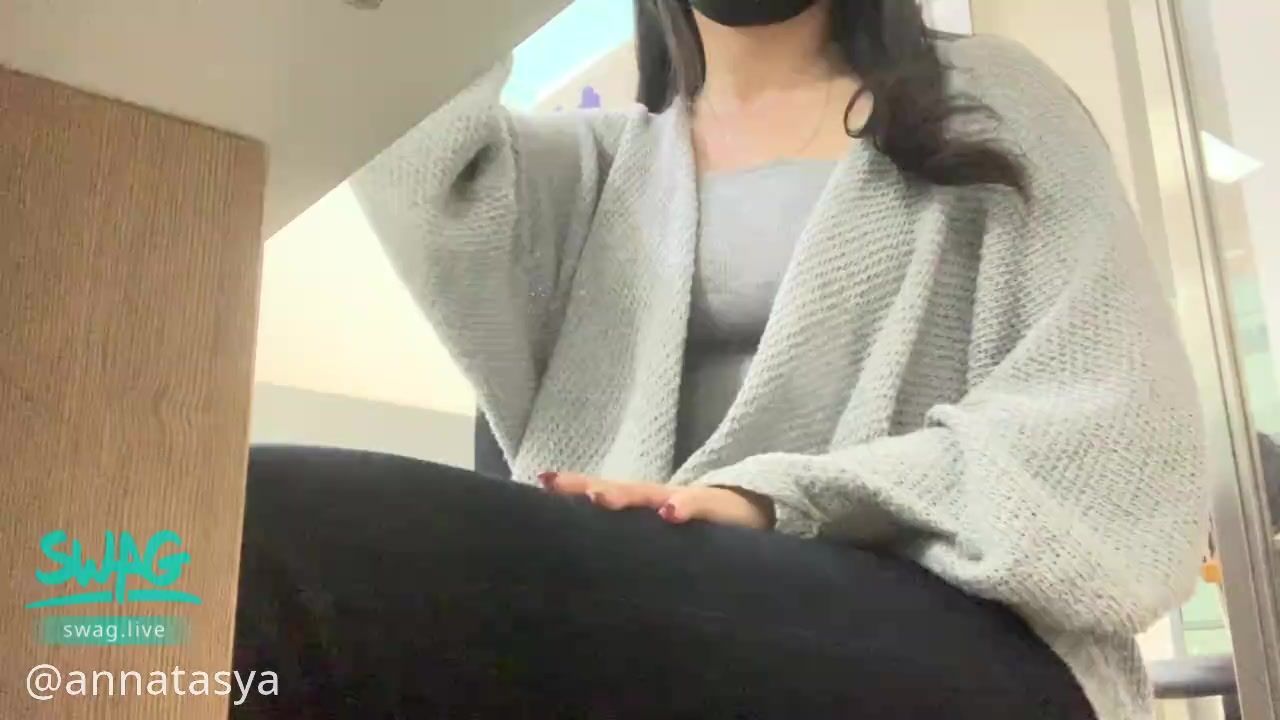 annatasya : fuck me in office baby