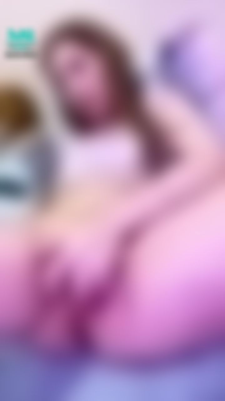 misskriss : Ooohh.. Fingers in the pussy😇