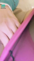 sweetievv : 粉嫩鮑魚 毛毛掰開了插進來好嗎了🔞🔞
