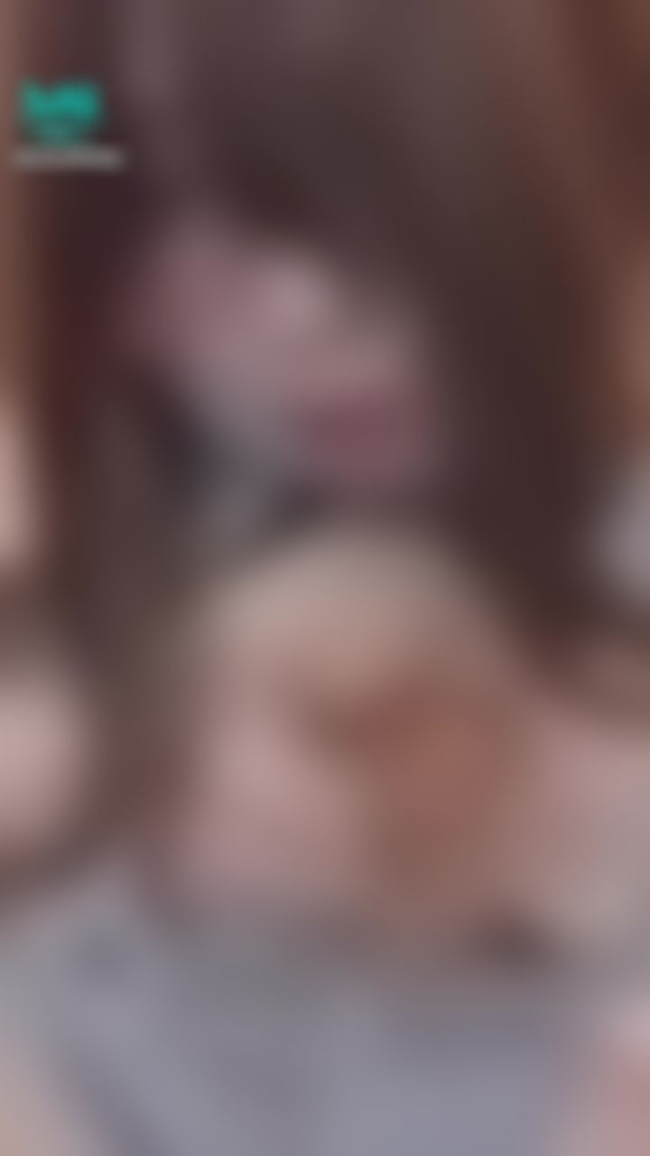  : 是不是也想幫人家吸了…別光看著嘛
乳頭給你…要幫人家好好吸允唷🧡