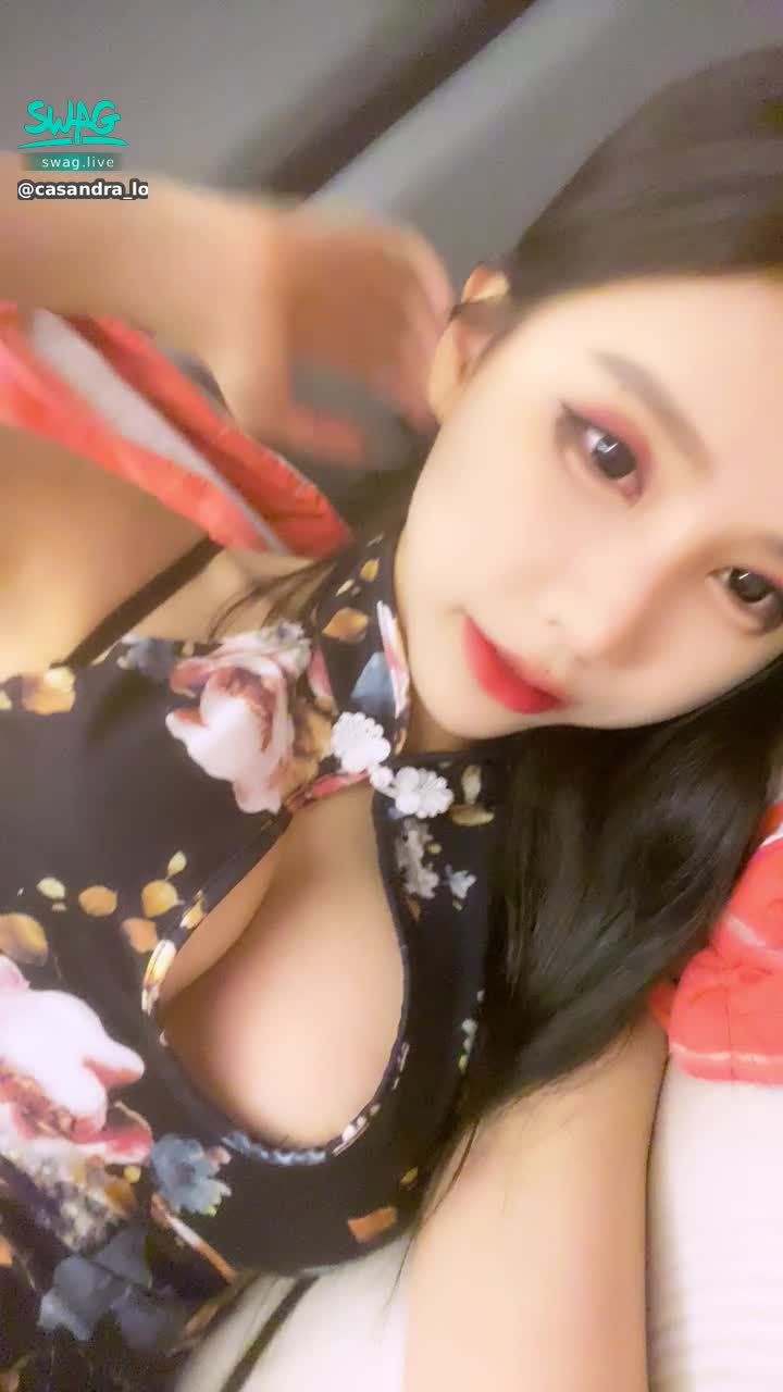 c**********w : 待会要去吃翻的打扮🤩