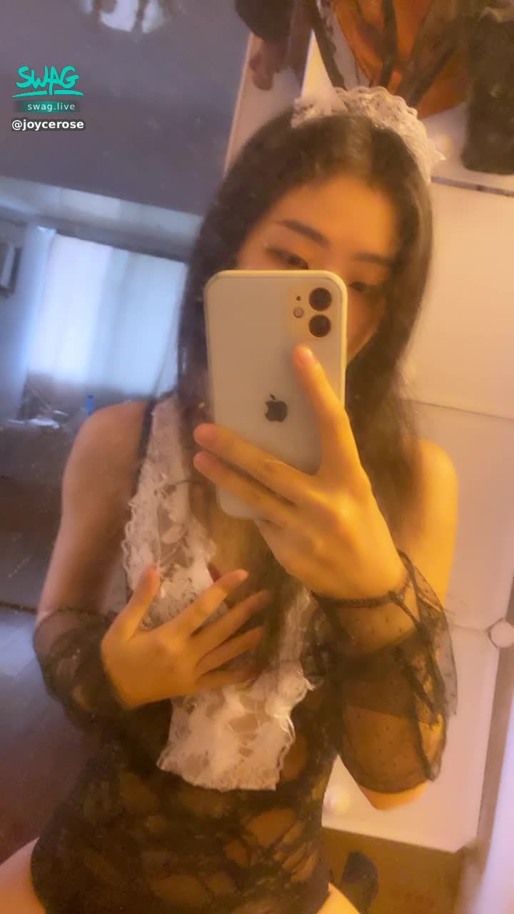 joycerose : 近距離讓你欣賞🐰女郎的M字腿😏😏
🧧SWAG過年啪🧧
虎年行大運，SWAG 陪你春浪一整年 #過年啪