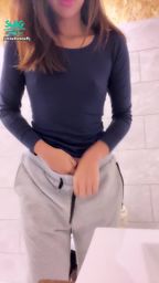 kiwitakeufly : SWAG過年啪🧧
2022 SWAG 過年啪,白虎迎春來一發
拍完才發現激凸🙈