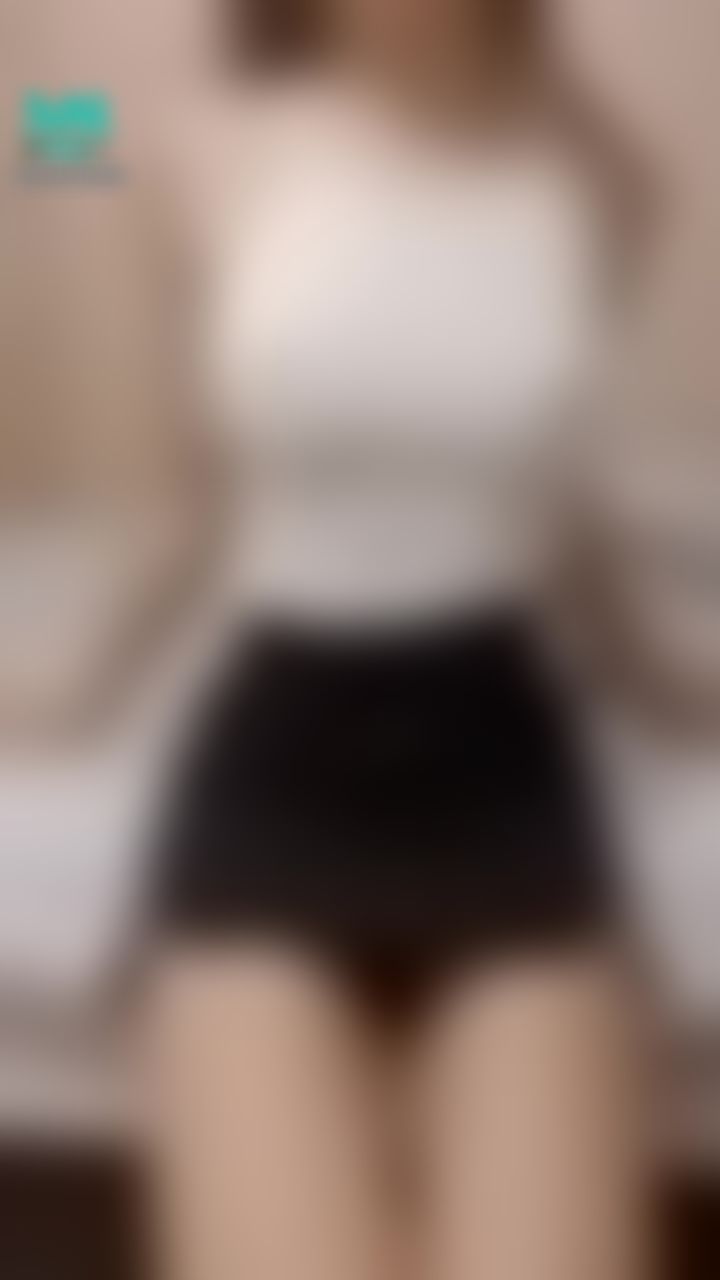 cocolunna : 🈲🈲🈲 哥哥一定要看！！！🔥🔥🔥
约会穿搭 会让哥哥里流口水💦💦💦💦💦

准备去约会 好兴奋🤭
激凸的奶头 哥哥的眼睛会看哪里呢？