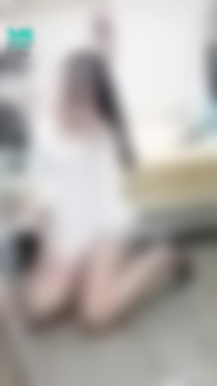 janicee : 清純白襯與衫高跟鞋👠
美腿系小姐姐💙
white and pure🎀

新年出不了門沒關係，寶貝們陪你😍

♥️新春串連活動同時進行中♥️
炮機與浴室裸身影片活動：
😈送兩個新年虎哩快樂貼圖可以得到一部私藏的新炮機影片或浴室裸身影片💙
😈送一個虎年發大財貼圖可以得到六部炮機或浴室裸身影片💖
要換影片的請註明是要看炮機或浴室的影片唷，謝謝哥哥們💗
