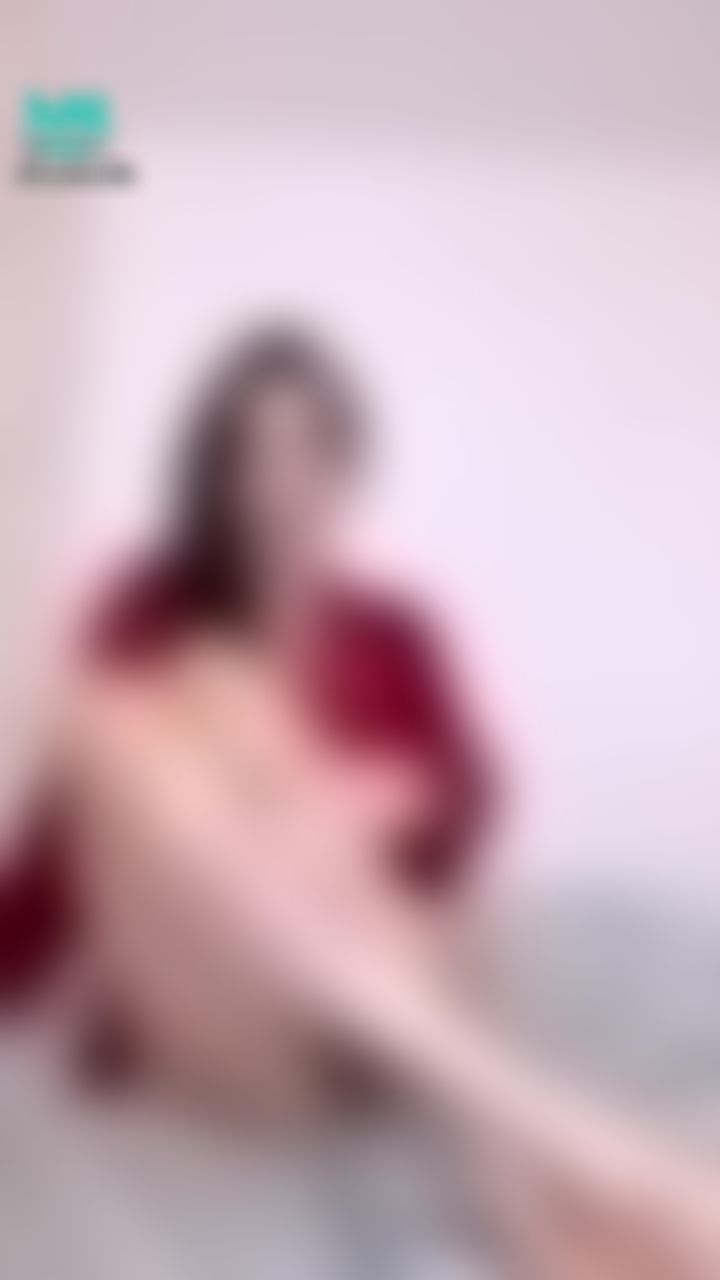jasminealim : put oil on my feet 🦵