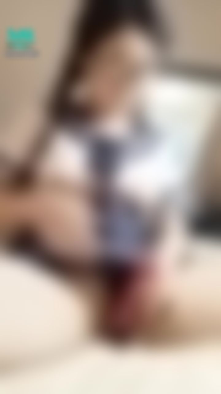 wanobaby : 🔥娃諾生火囉🔥爸爸在廚房煮晚餐，女兒再玩按摩棒門竟然沒關😳這個小變態欠幹淫娃‼️