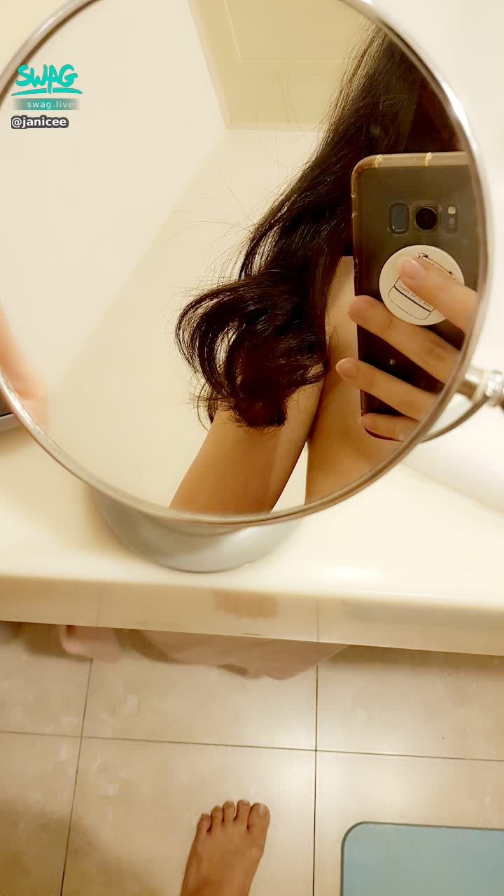 janicee : change perspective 👀
Peeping in the small mirror 😈
more flexible lens 💋

⭐ New Year's event is coming to an end ⭐
🌹 Send two happy new year tiger stickers to get a private bathroom nude video 💙
🌹 Send a fortune sticker in the Year of the Tiger to get six bathroom nude videos 💖