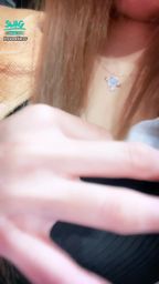 sweetievv : 在外面偷偷往下拉內在美 …哥哥覺得性感嗎😜