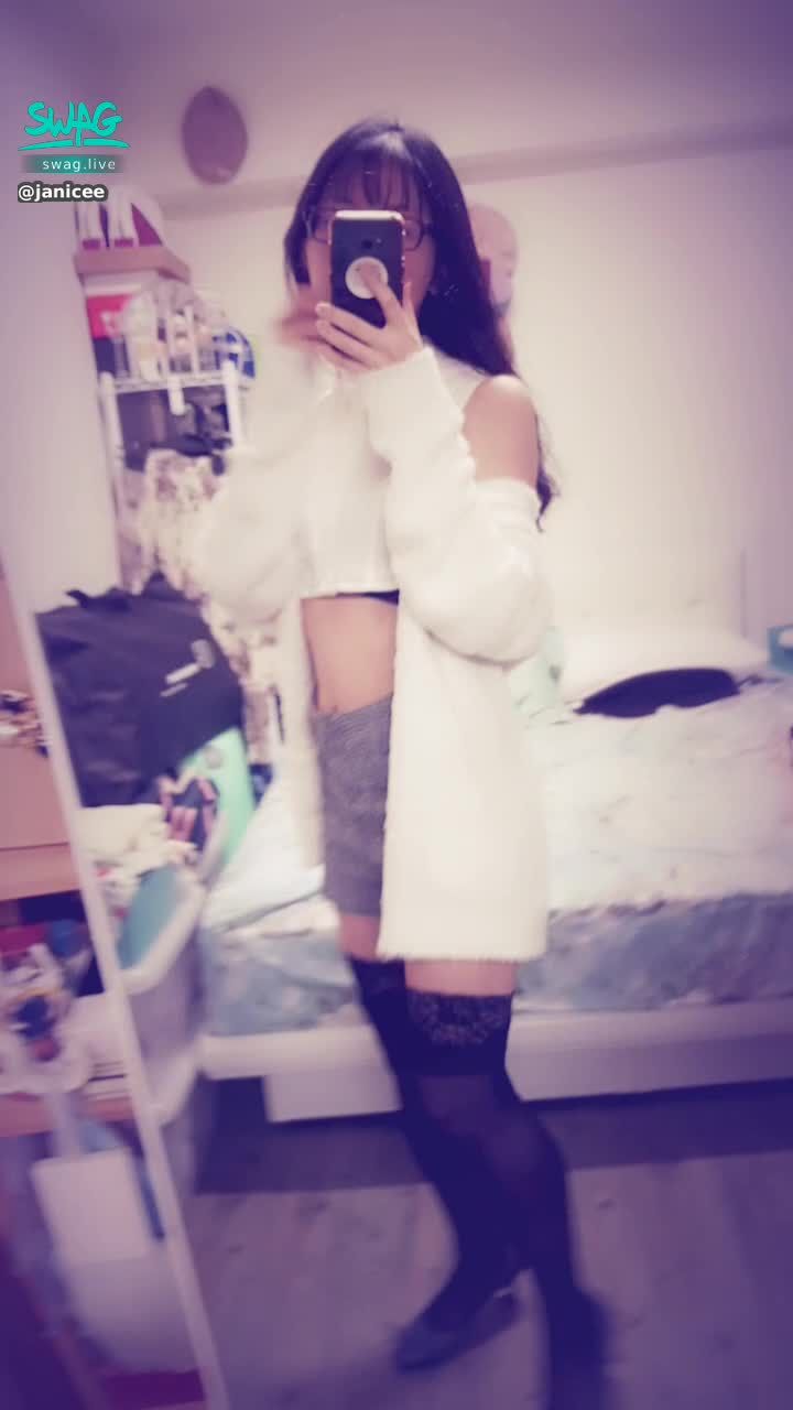 janicee : very short sexy shirt 👠
The sexy that can't be hidden under the fur coat in winter 💙
Absolute realm with black silk 💋
absolutely sexy ♥️