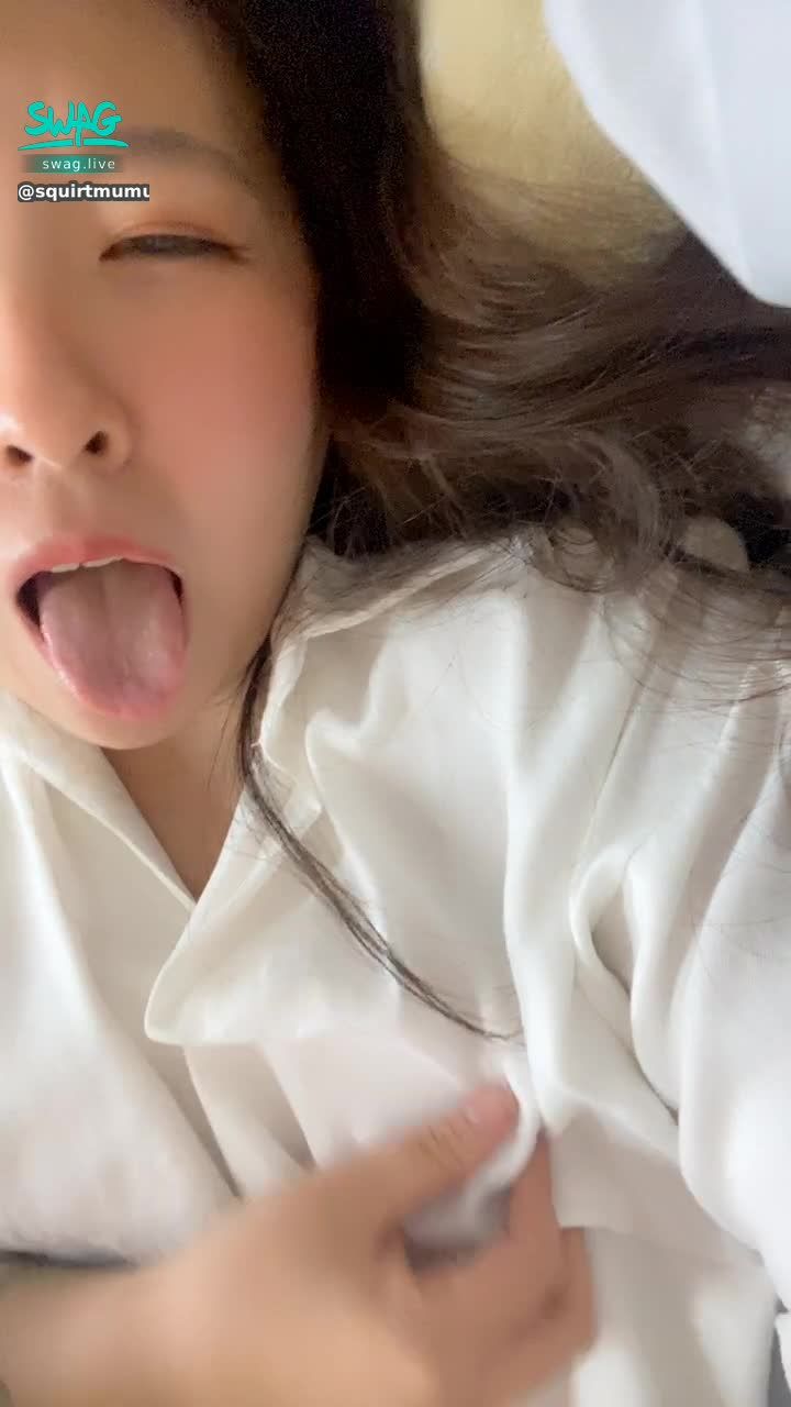  : 露臉❤️ 淫蕩小母貓❤️兩個洞都被塞滿滿了💦💦好爽