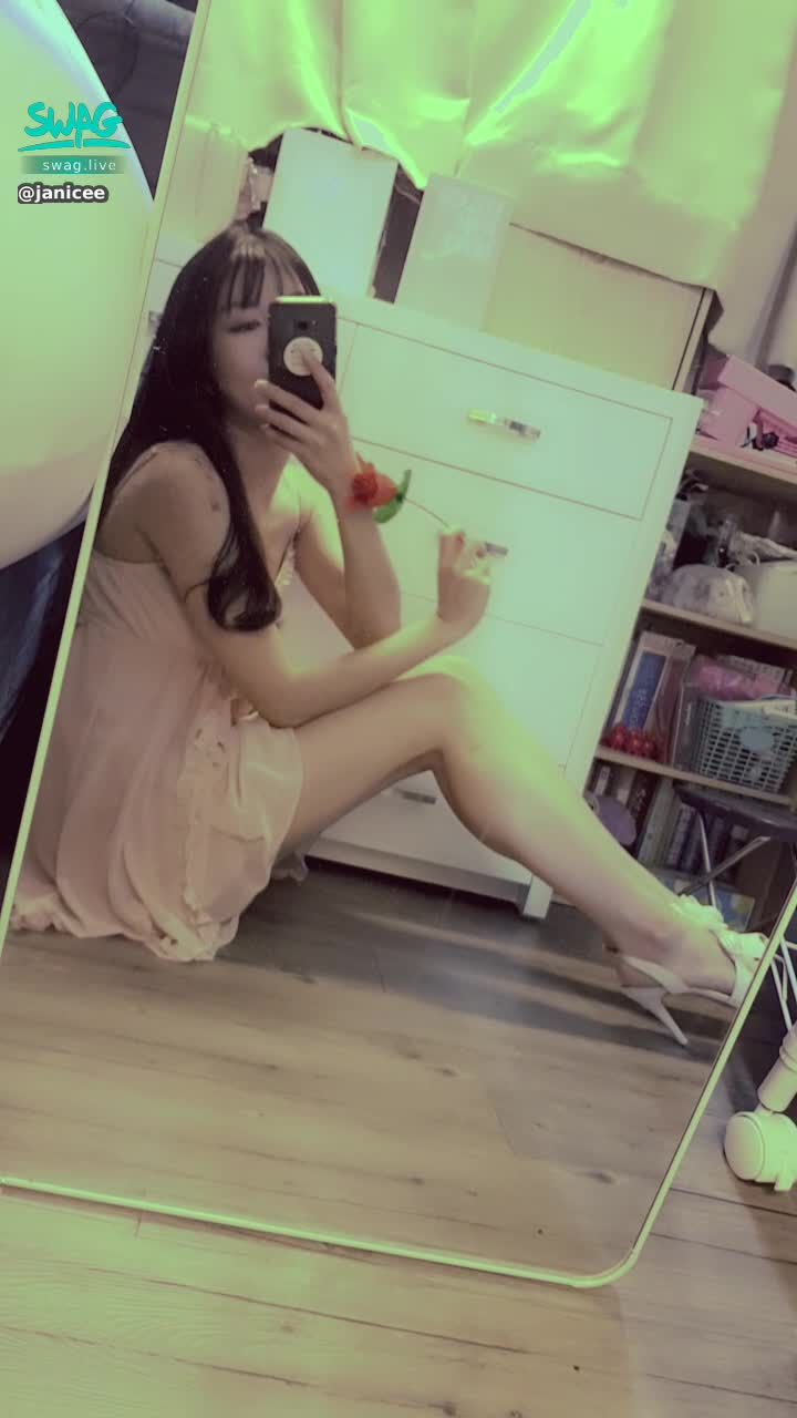  : Roses glide over glowing legs 🌹🌹🌹
Dreamy Girlfriend's Sexy Pajamas ♥️
I want to watch the video of that gun machine behind me. 😈
your romantic girlfriend 💐